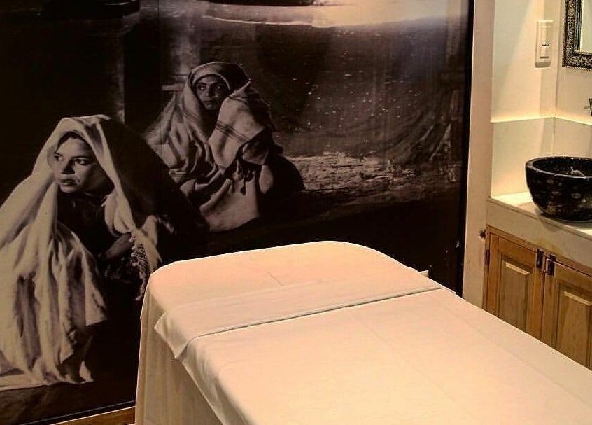 Tranquil therapy room at Farnatchi Spa in Marrakesh, Marrakesh-Safi, MA, featuring elegant decor and calming ambiance.