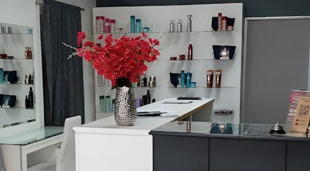 Elegant reception at Hadassah Aesthetic Hair and Beauty Clinic in Upington, Northern Cape, ZA, with floral display.