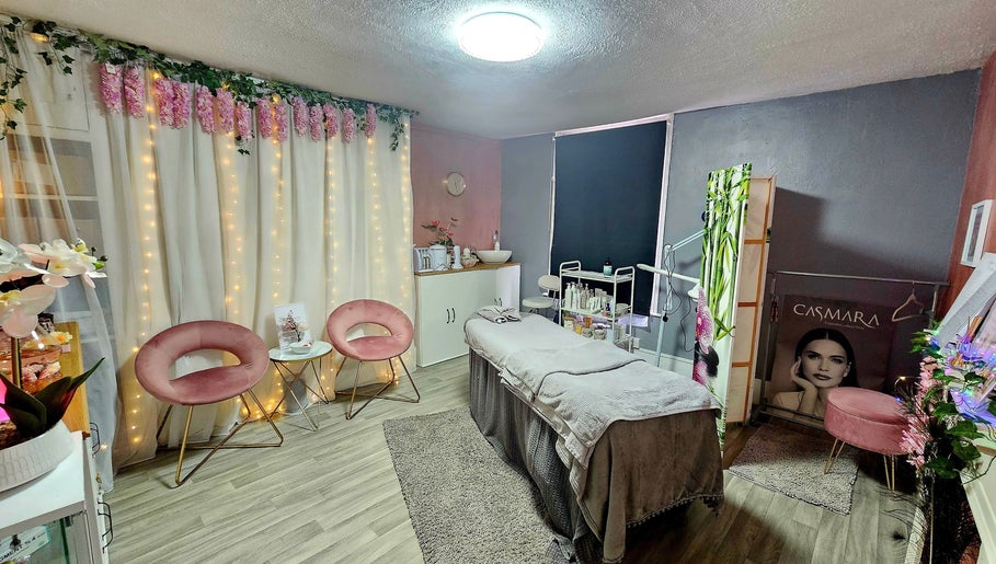 Nadia's Beauty Room – obraz 1