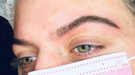 Brows and Beauty by Amanda image 2