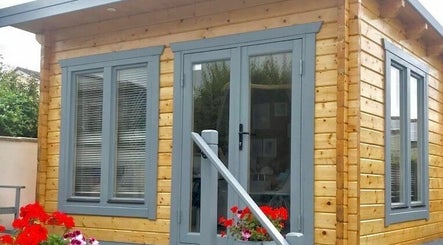 Nails & Beauty by Amanda Avery 