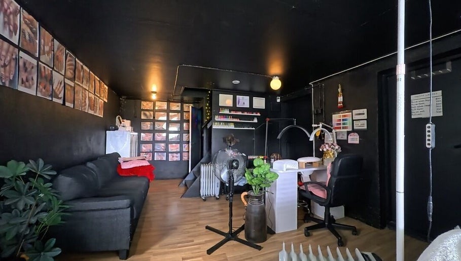 Chic interior of Thitty Lashes in Moi, Rogaland, NO with cozy seating and nail art displays.