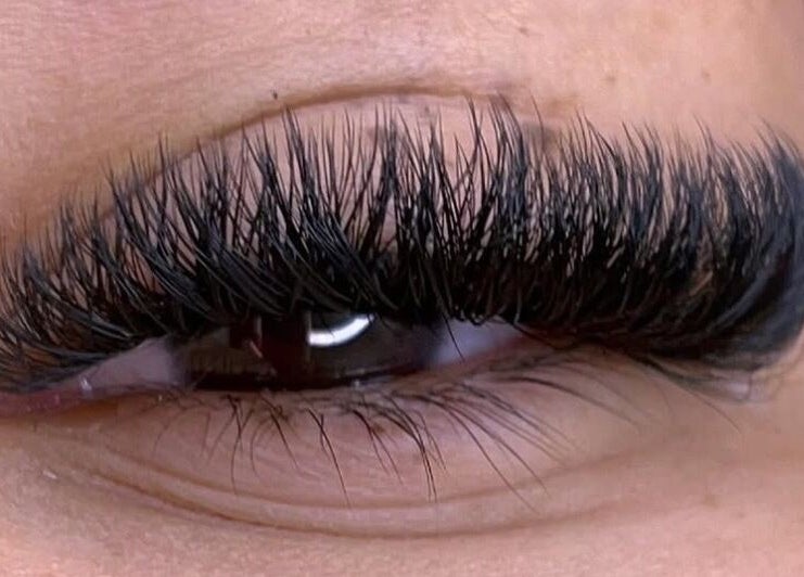 Close-up of expertly crafted eyelash extensions at Thitty Lashes, Moi, Rogaland, NO.