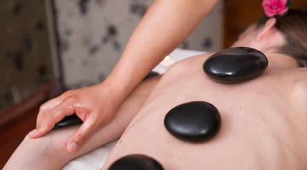 Hot stone massage at Li's Spa in Redmond, Washington, US, promoting relaxation and wellness.