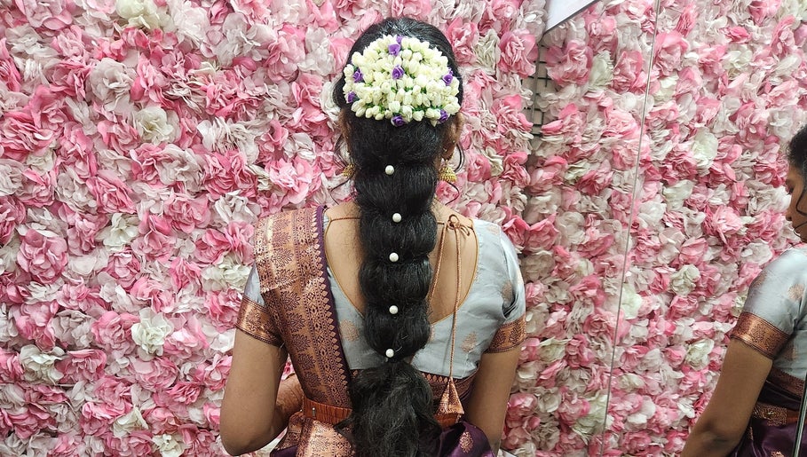 Simi's Beauty Lounge Hair Skin & Makeup image 1