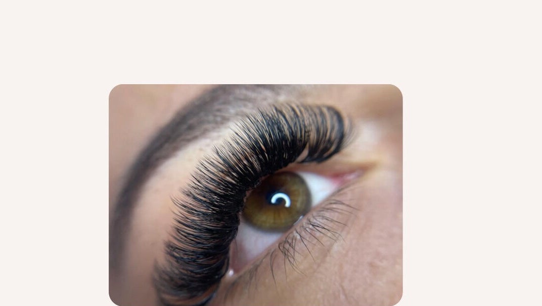 Luxe lash extensions at Sienna Rose Beauty, Whiteley, England, GB enhance natural eye beauty.