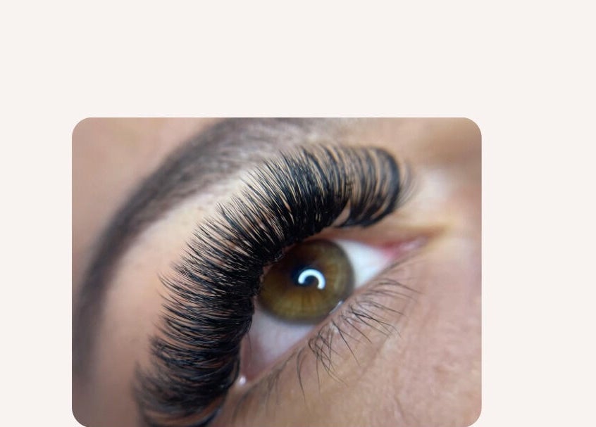 Luxe lash extensions at Sienna Rose Beauty, Whiteley, England, GB enhance natural eye beauty.
