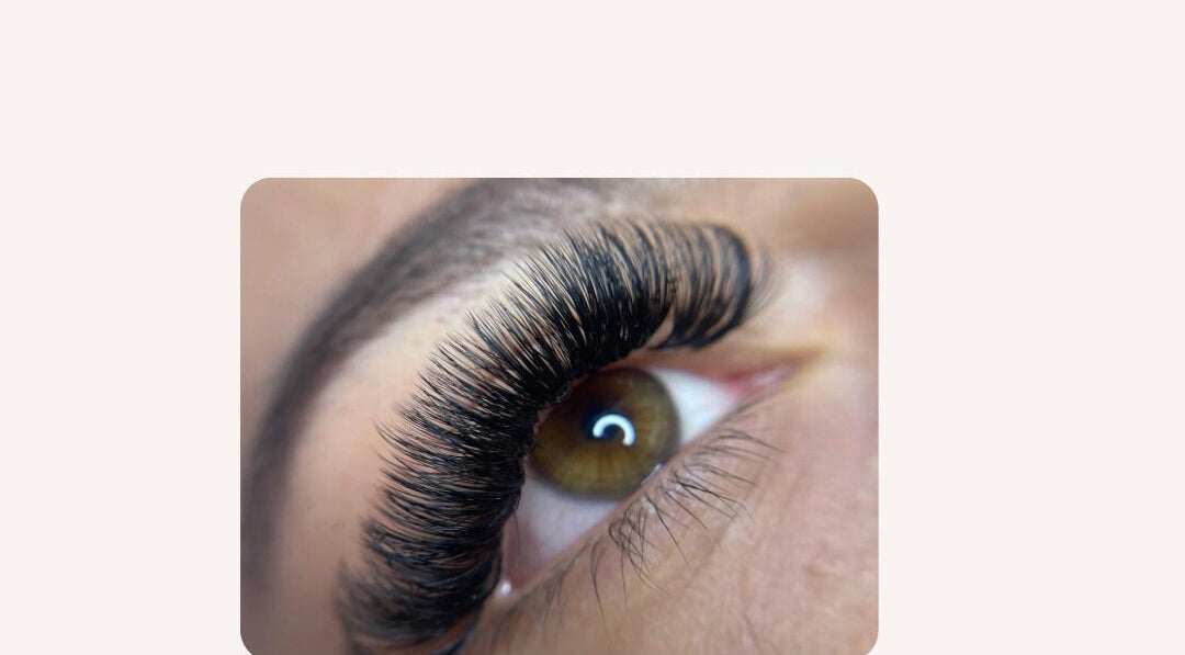 Luxe lash extensions at Sienna Rose Beauty, Whiteley, England, GB enhance natural eye beauty.