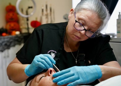 Aesthetician performing a facial at Pampered Beauties, Sheffield, England, GB.