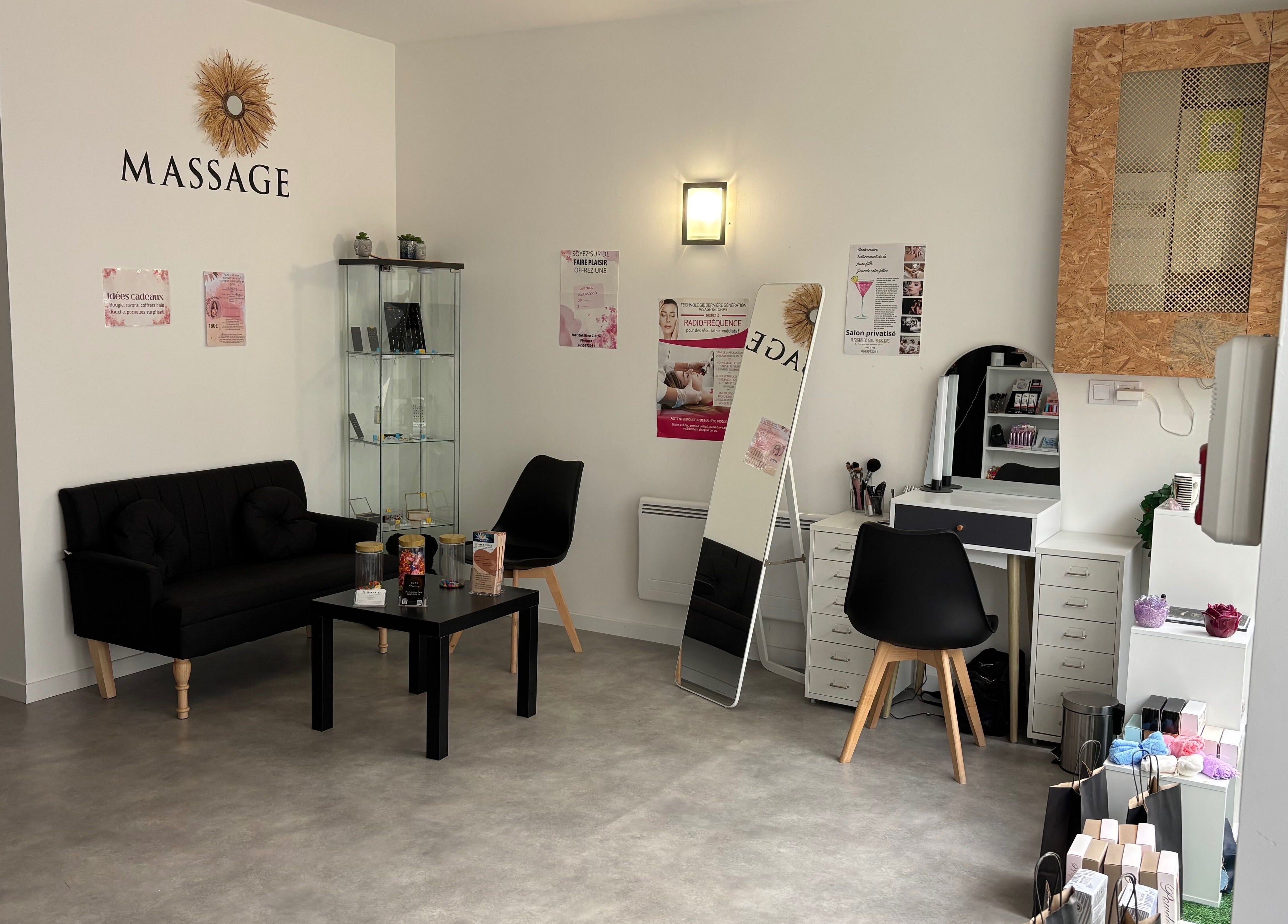 Espace détente et beauté à l'Institut Bien Z’être, Piennes, Grand Est, FR, avec décor moderne et mobilier confortable.