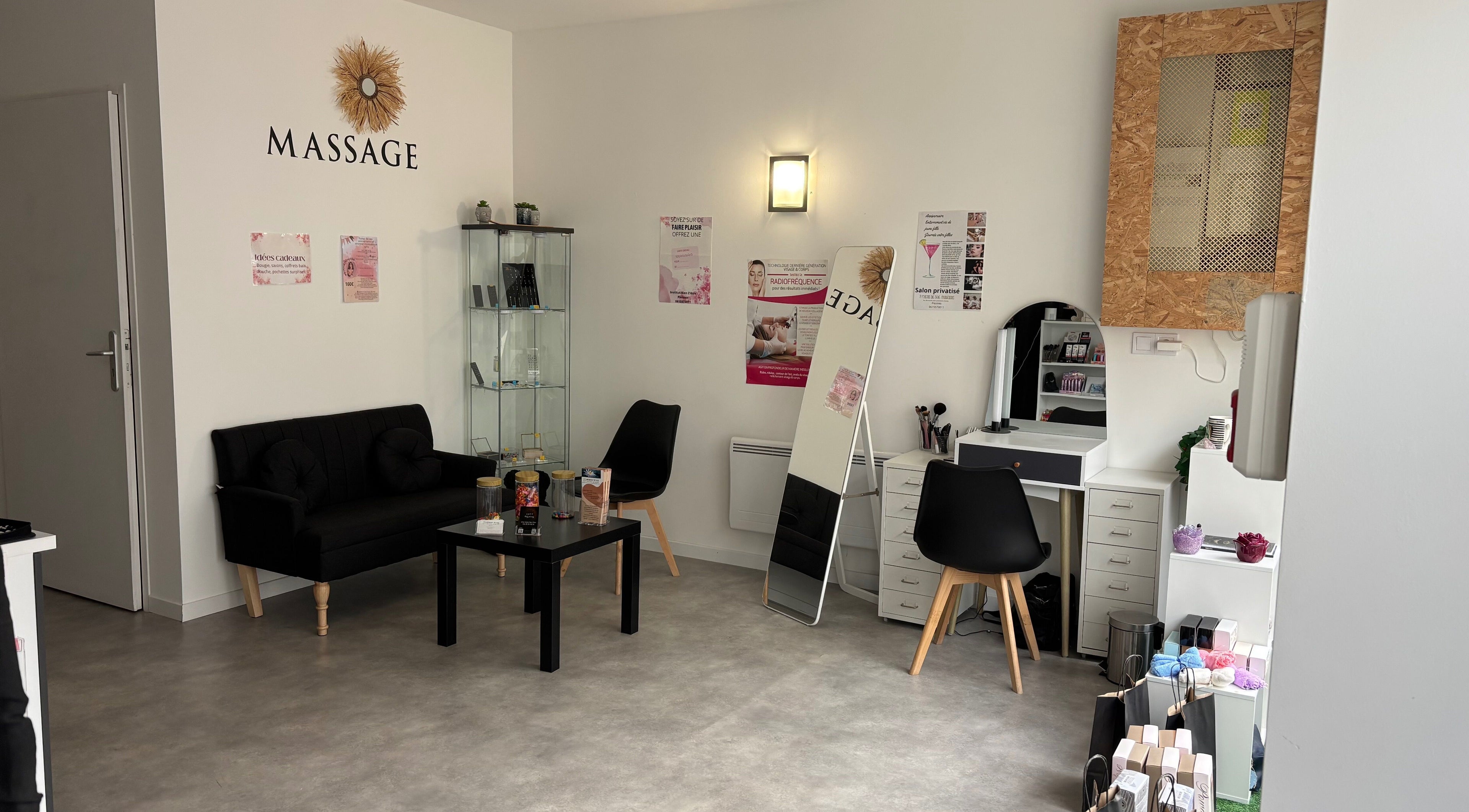 Espace détente et beauté à l'Institut Bien Z’être, Piennes, Grand Est, FR, avec décor moderne et mobilier confortable.