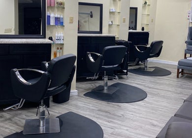 Modern styling area at FIRST LADY’S BEAUTY SALON, Kingston, St. Andrew Parish, JM.