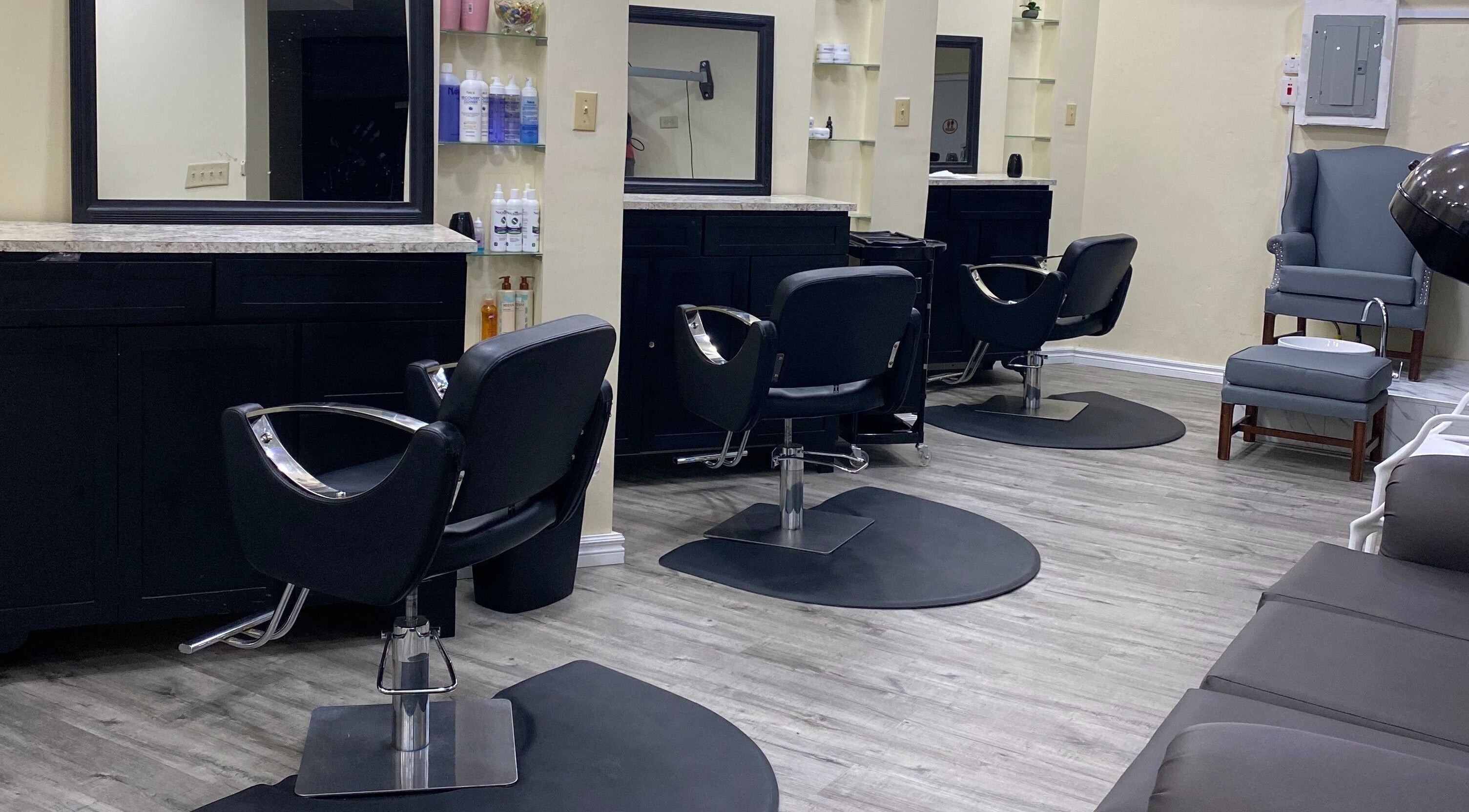 Modern styling area at FIRST LADY’S BEAUTY SALON, Kingston, St. Andrew Parish, JM.