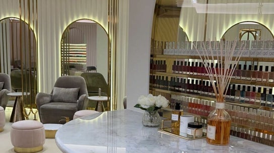 Gloss Up Beauty Lounge