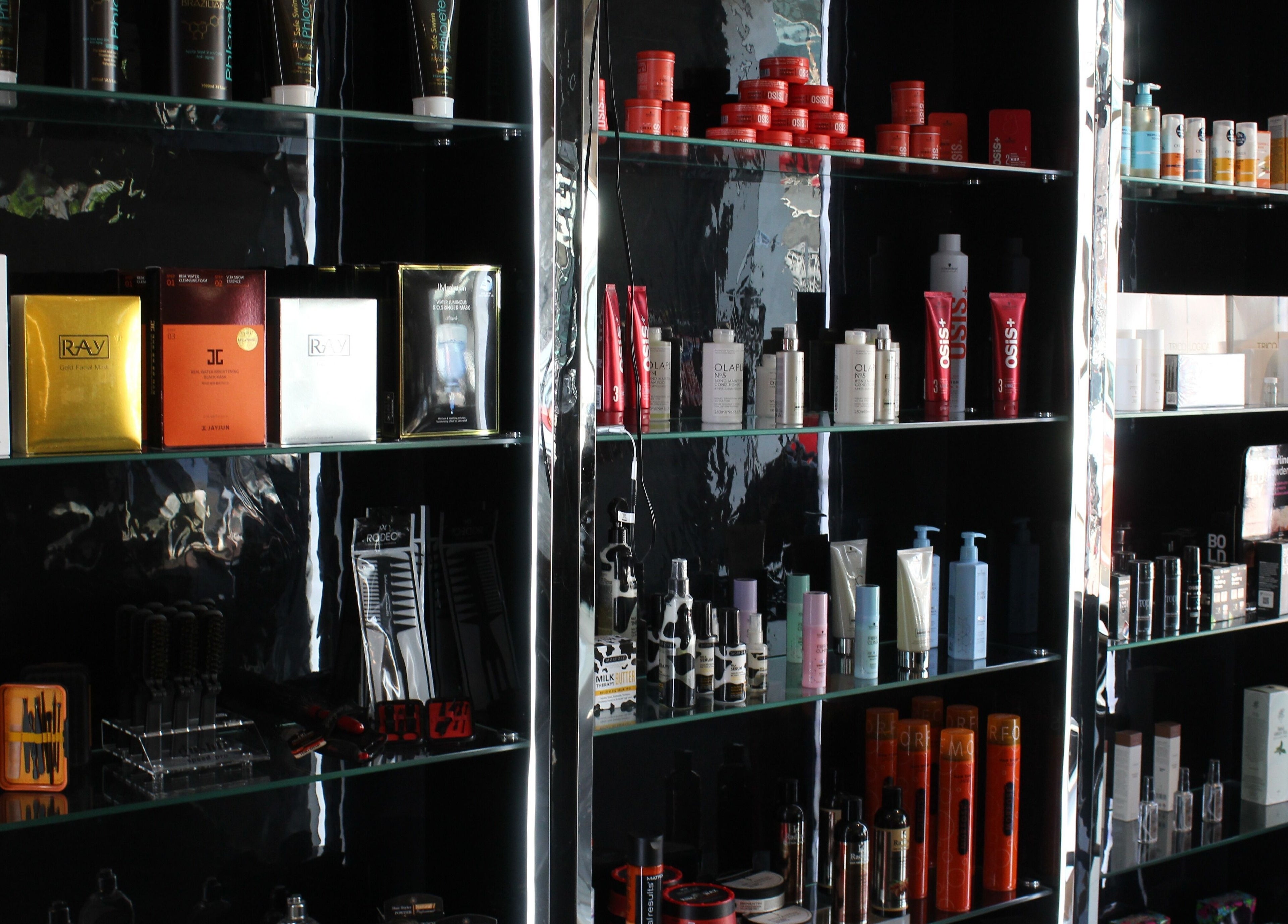 High-end grooming products displayed at The Gentlemen's Lounge, Dubai, Dubai, AE enhancing luxury appeal.