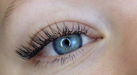 Close-up of expertly applied lashes by Alex Kim MUA in Melbourne, Victoria, AU.