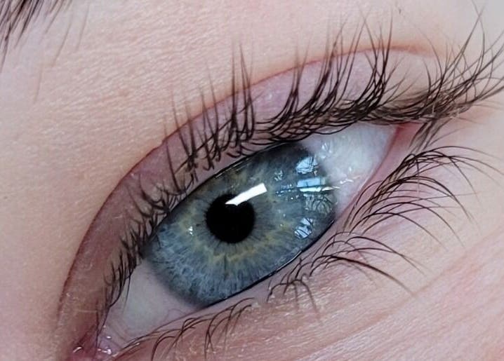 Close-up of eye showcasing lash work by Alex Kim MUA in Melbourne, Victoria, AU.