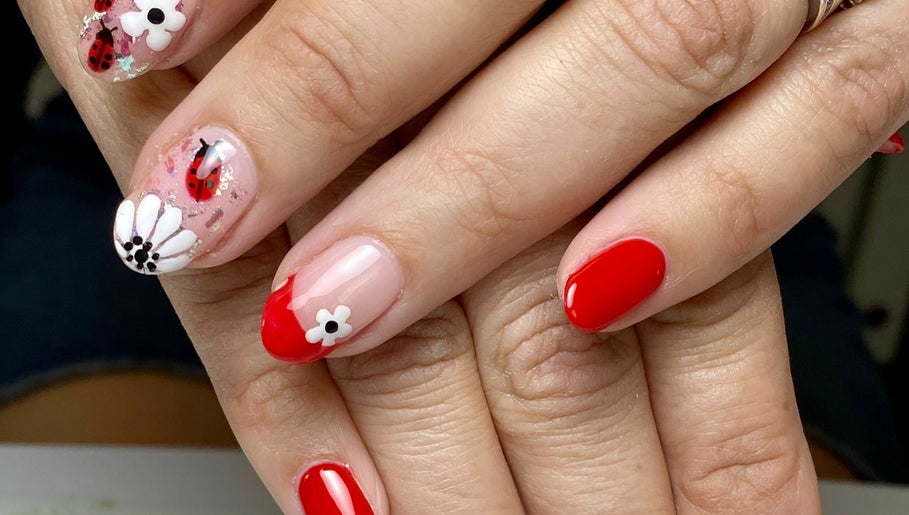 Twinkles Nails and Beauty image 1