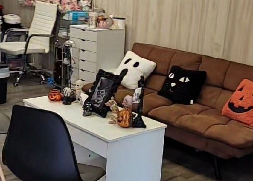 Doll Houz Nail suite's cozy lounge in Conway, Arkansas, US with Halloween-themed decor and seating.