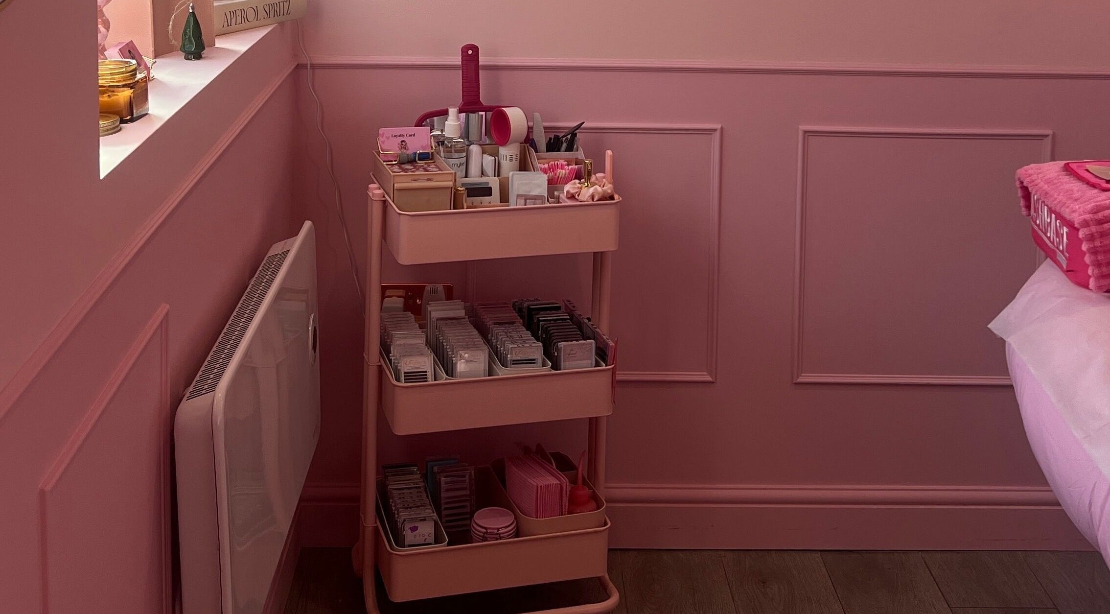 Lashes By Leesh Witney offers a chic pink beauty setup in Witney, England, GB with organized lash supplies.