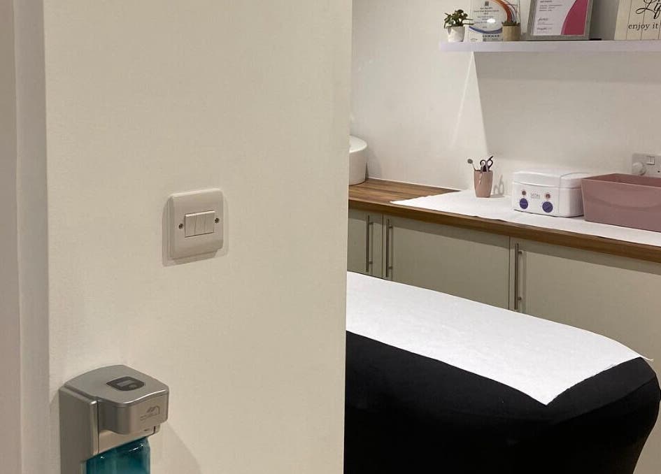 Tranquil treatment room at Debeaut by Della, Havant, England, GB, featuring a spa bed and neatly organized amenities.