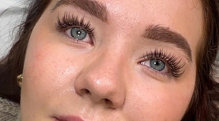 Eyelash extensions at The Beauty Edit by Sarah, Minehead, England, GB, showcasing natural beauty enhancement.