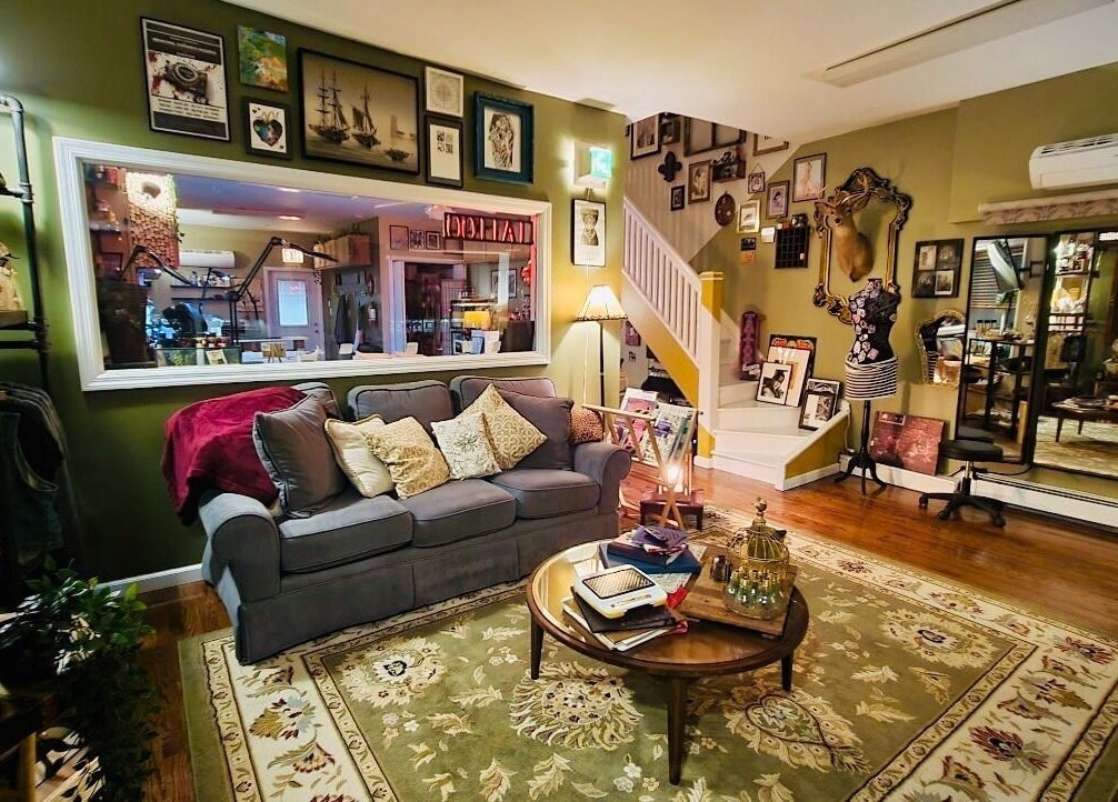 Inviting lounge area at Obscura - Art, Tattoo + Body Mod. Studio, Long Beach, New York, US.