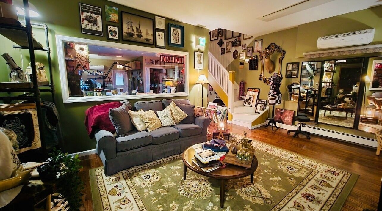 Inviting lounge area at Obscura - Art, Tattoo + Body Mod. Studio, Long Beach, New York, US.