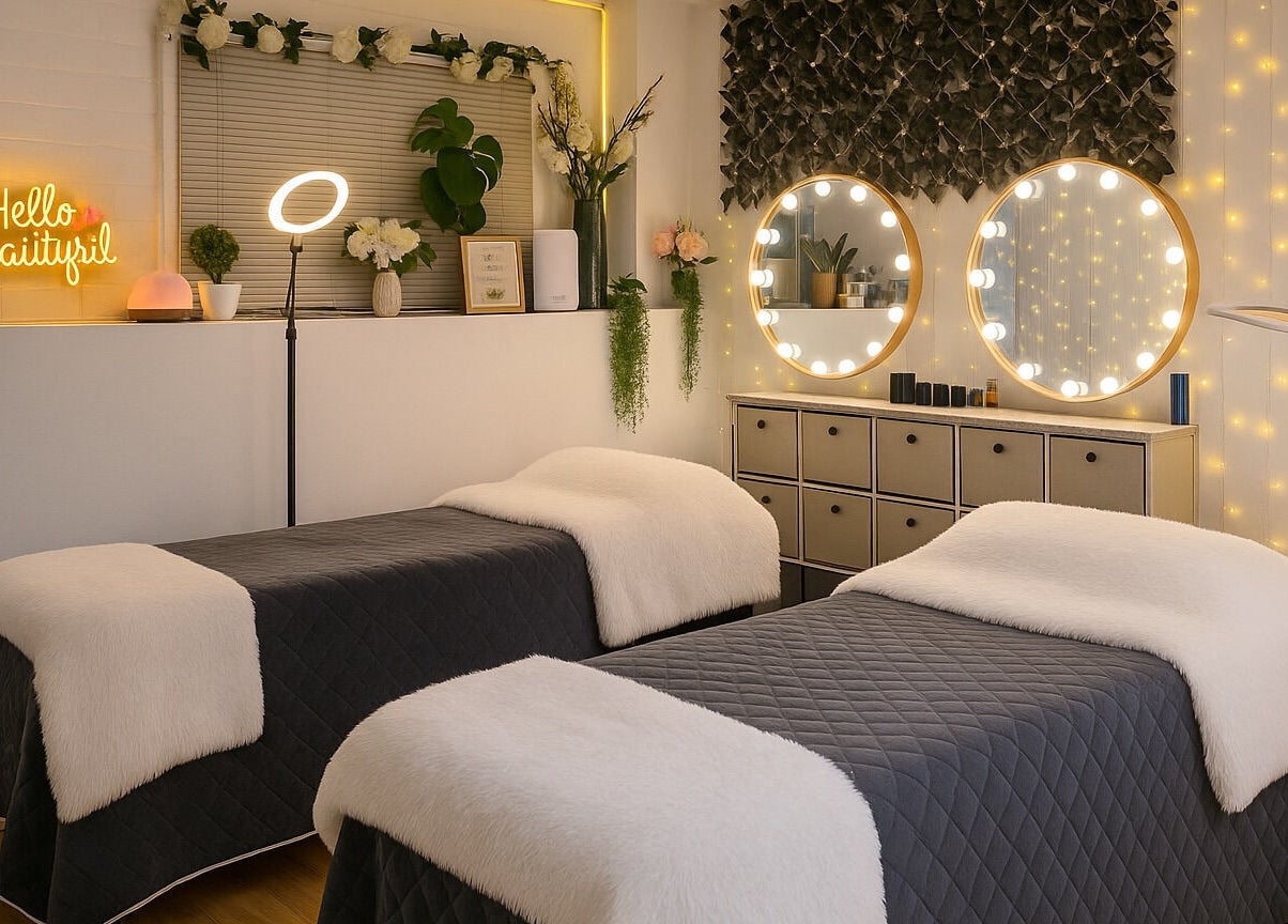 Relaxing treatment room at [SE:RE] Sienna Beauty Bar, Melbourne, Victoria, AU with ambient lighting and plush beds.