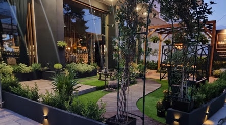 Makeover Creative Beauty Studio