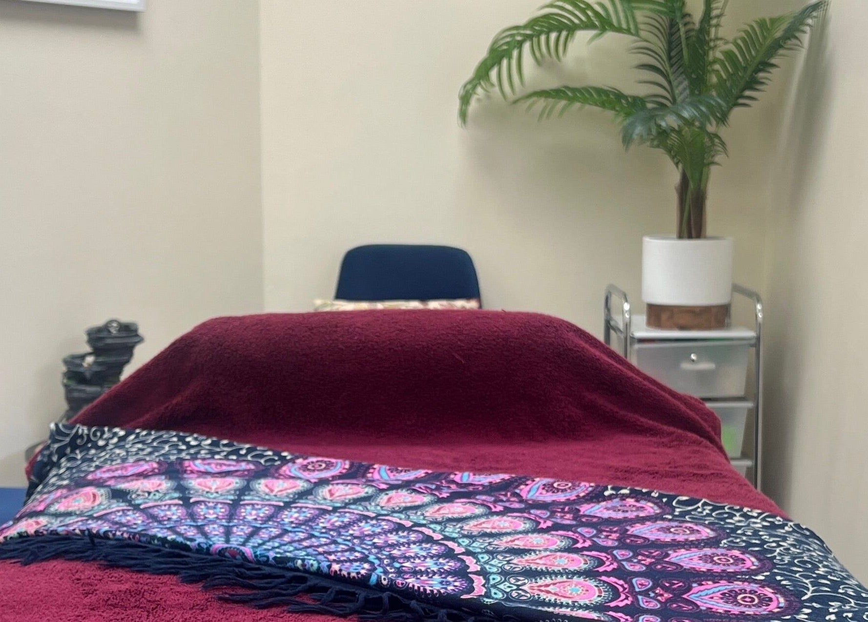 Relaxing therapy room at Te Whare O Kawakawa Spa, Fairfield, Hamilton, NZ with lush decor.