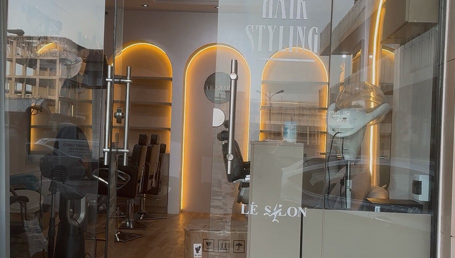 Lé Salon image 1