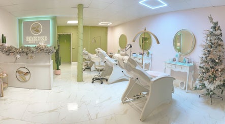 Modern treatment room at Breeze Brow and Lash in Glasgow, Scotland, GB with chic decor and serene ambiance.