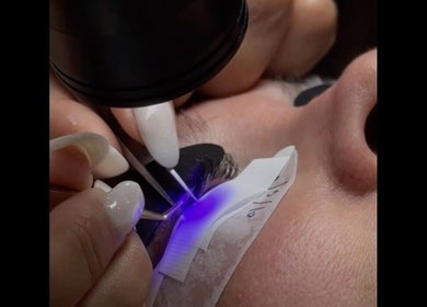 Eyelash extension procedure at Breeze Brow and Lash, Glasgow, Scotland, GB with precise application.