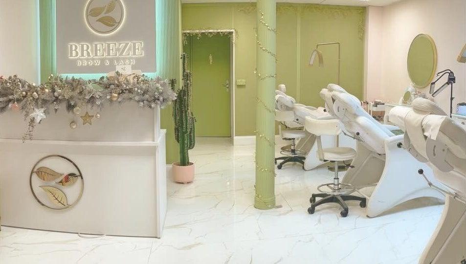 Breeze beauty lounge in Glasgow, Scotland, GB showcasing elegant treatment chairs and tasteful decor.