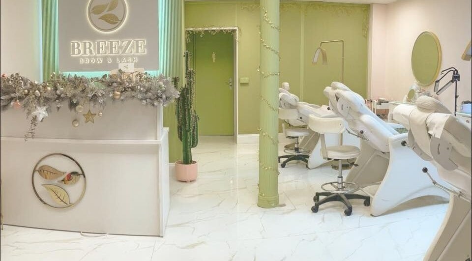 Breeze beauty lounge in Glasgow, Scotland, GB showcasing elegant treatment chairs and tasteful decor.