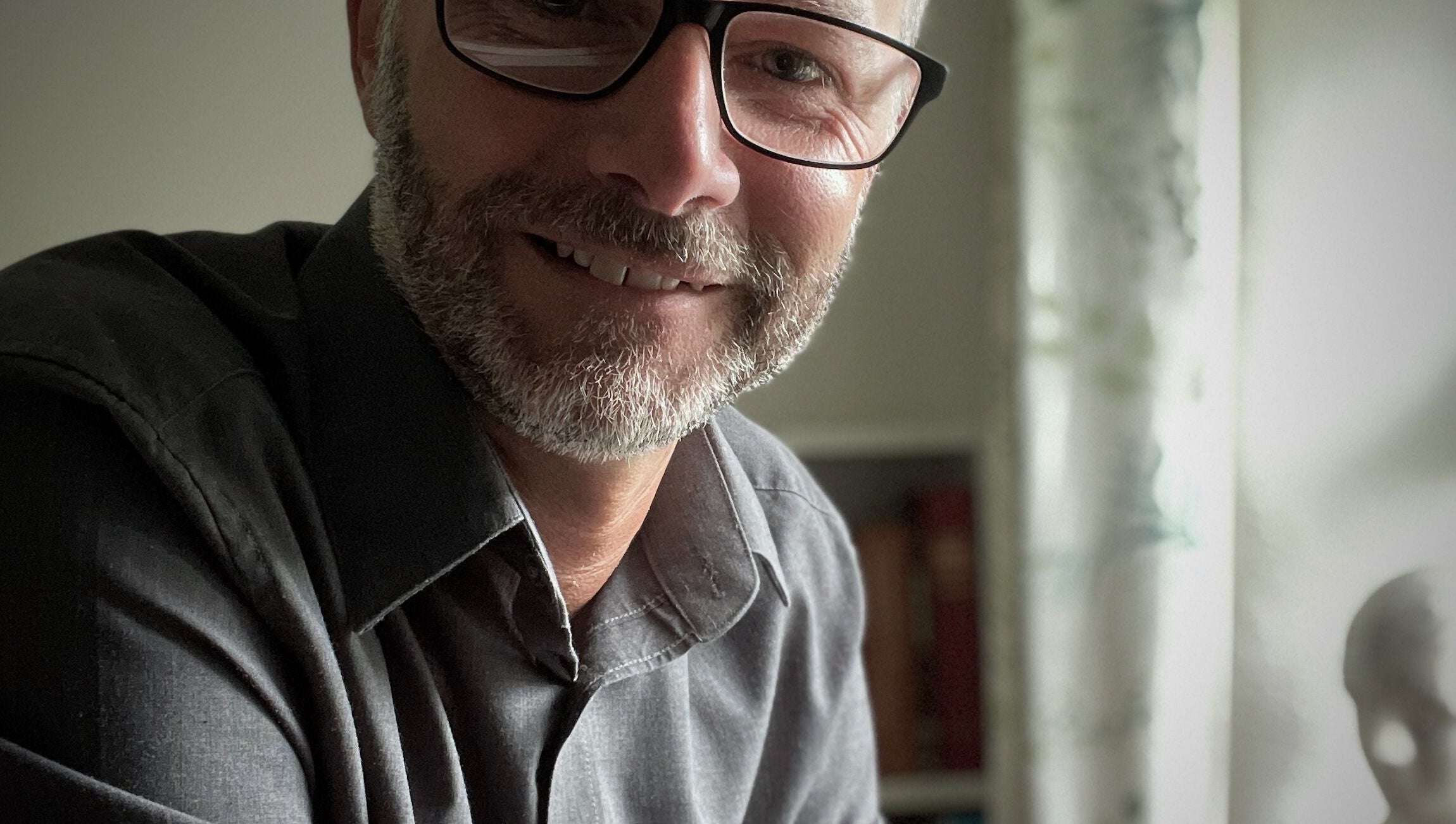 Warm, inviting room at Neil Cox Hypnotherapy, Hayle, England, GB with calming decor and ambient lighting.