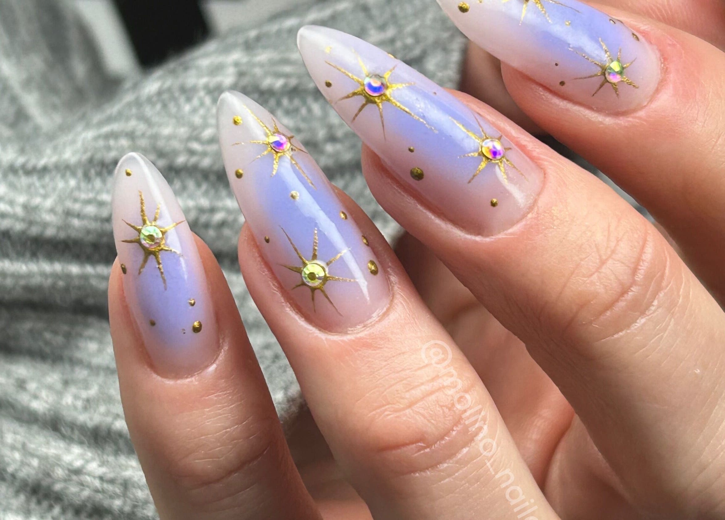 Elegante stjernenegler hos C me Beauty i Brevik, Telemark, NO.