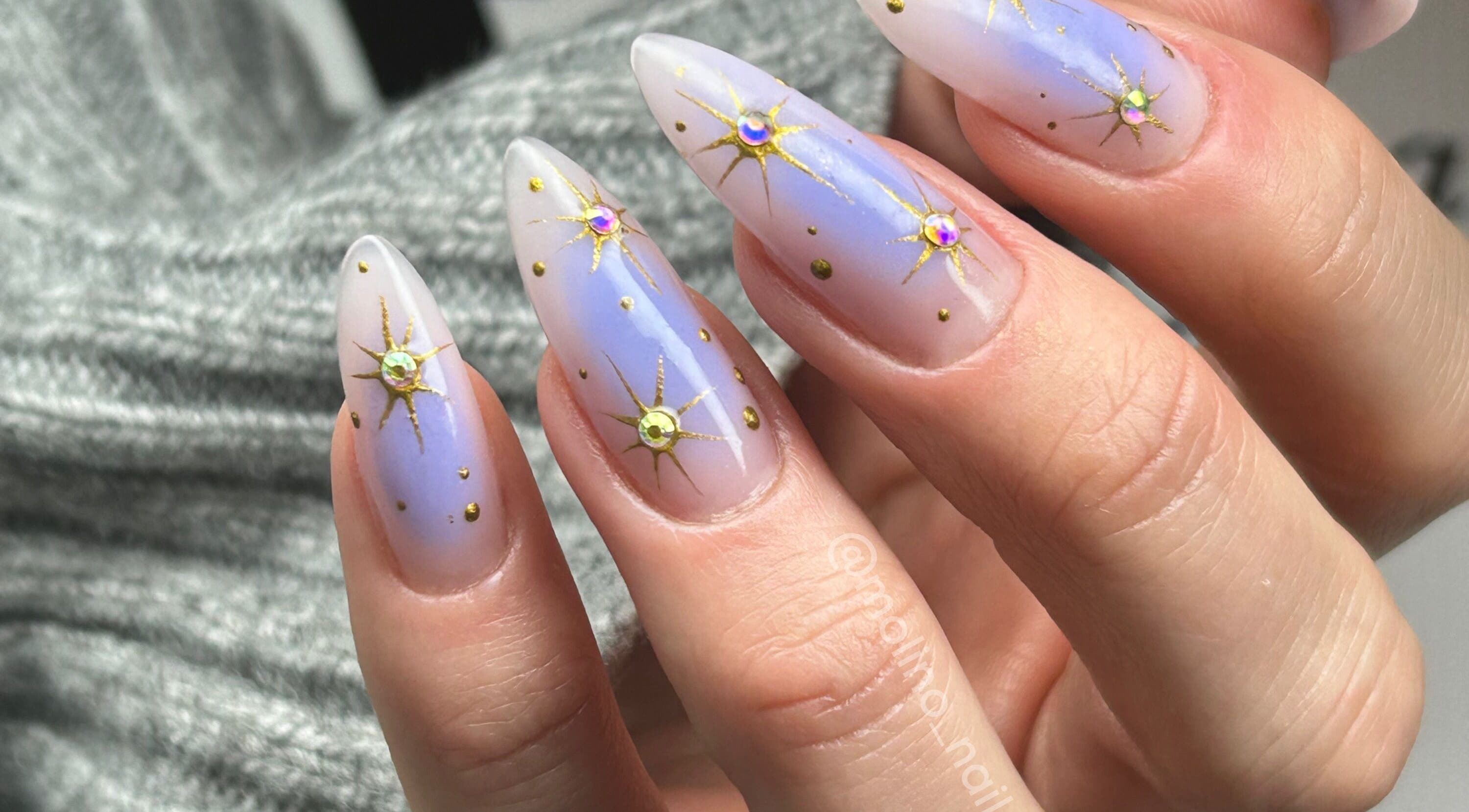 Elegante stjernenegler hos C me Beauty i Brevik, Telemark, NO.