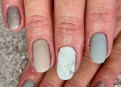 Stylish manicure at Beauty By Tl, Gqeberha, Eastern Cape, ZA with glitter and pastel finishes.
