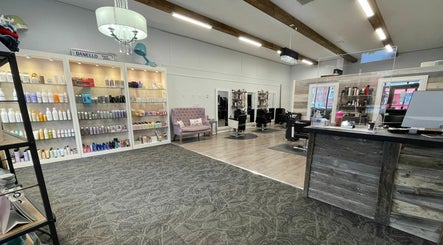 Danello Salon and Esthetics Melville изображение 3