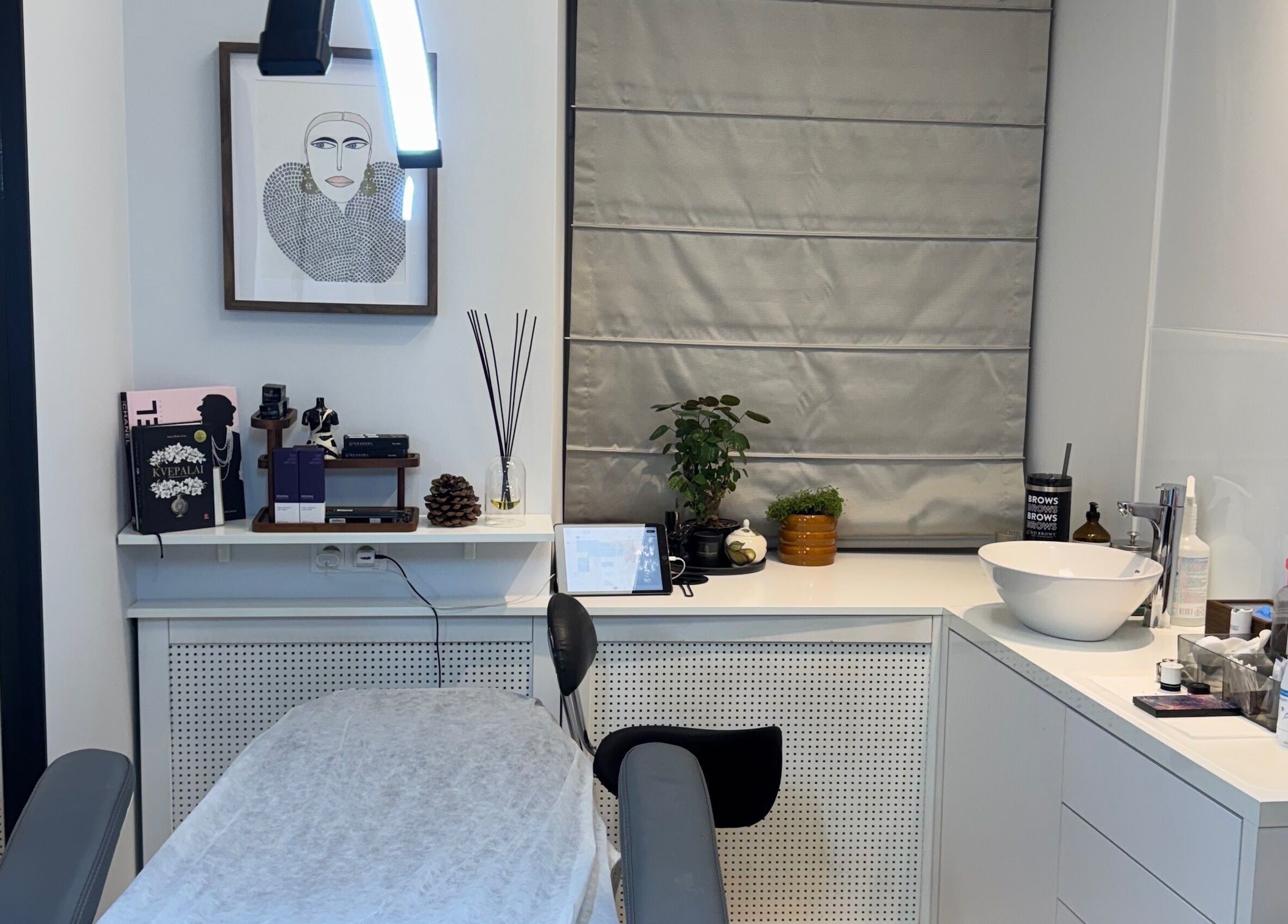 Grožio kabinetas Hd Brows Elinga su elegantiškais dekoro elementais, Vilnius, Vilniaus Apskritis, LT.