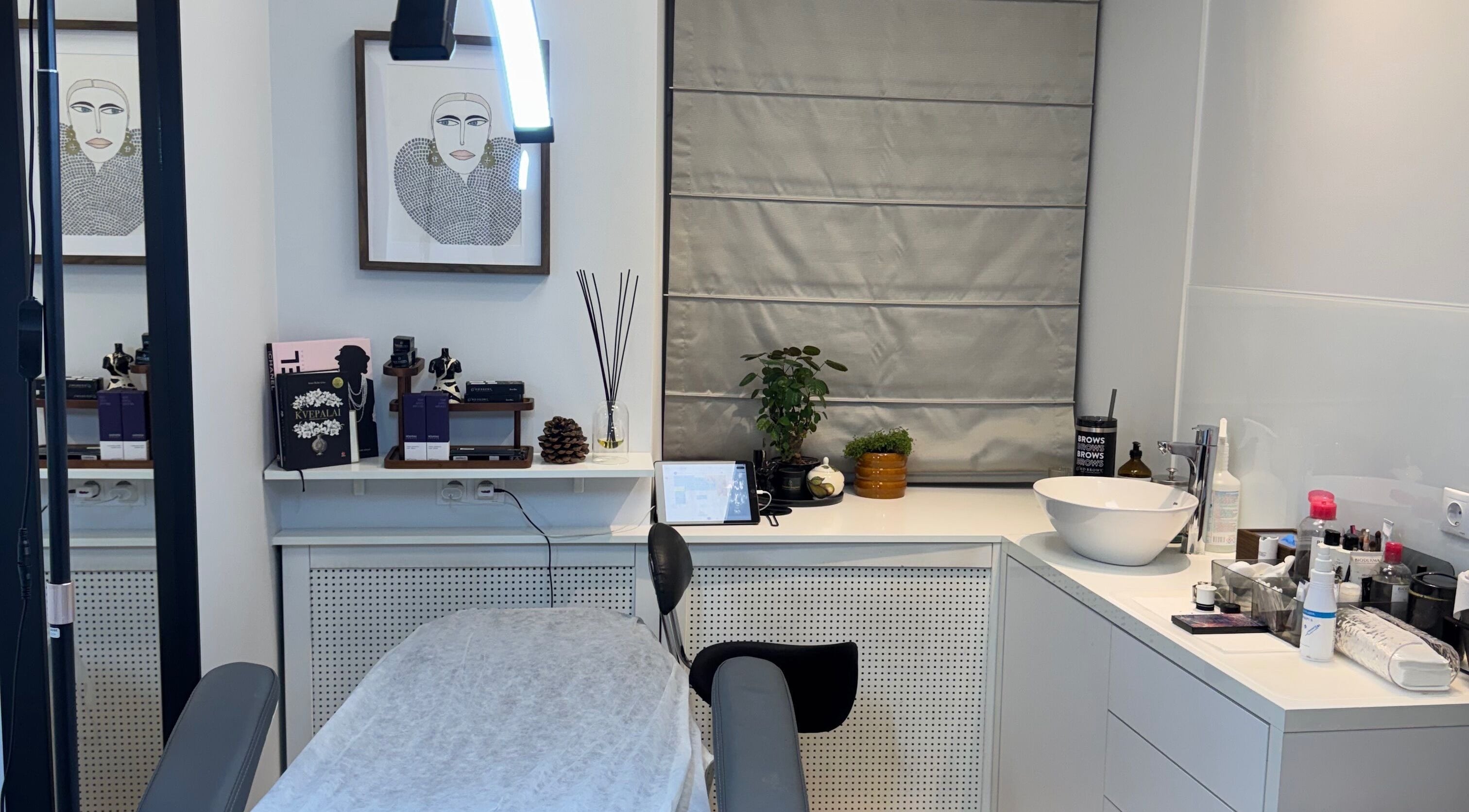 Grožio kabinetas Hd Brows Elinga su elegantiškais dekoro elementais, Vilnius, Vilniaus Apskritis, LT.