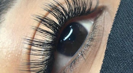 Amelvis Beauty Studio image 3