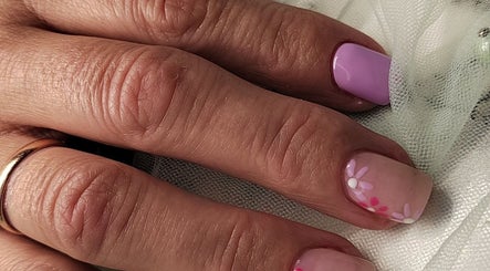Elegant floral nail art at Agnes Beauty Haven, Westhill, Scotland, GB. Intricate lavender and pink design.