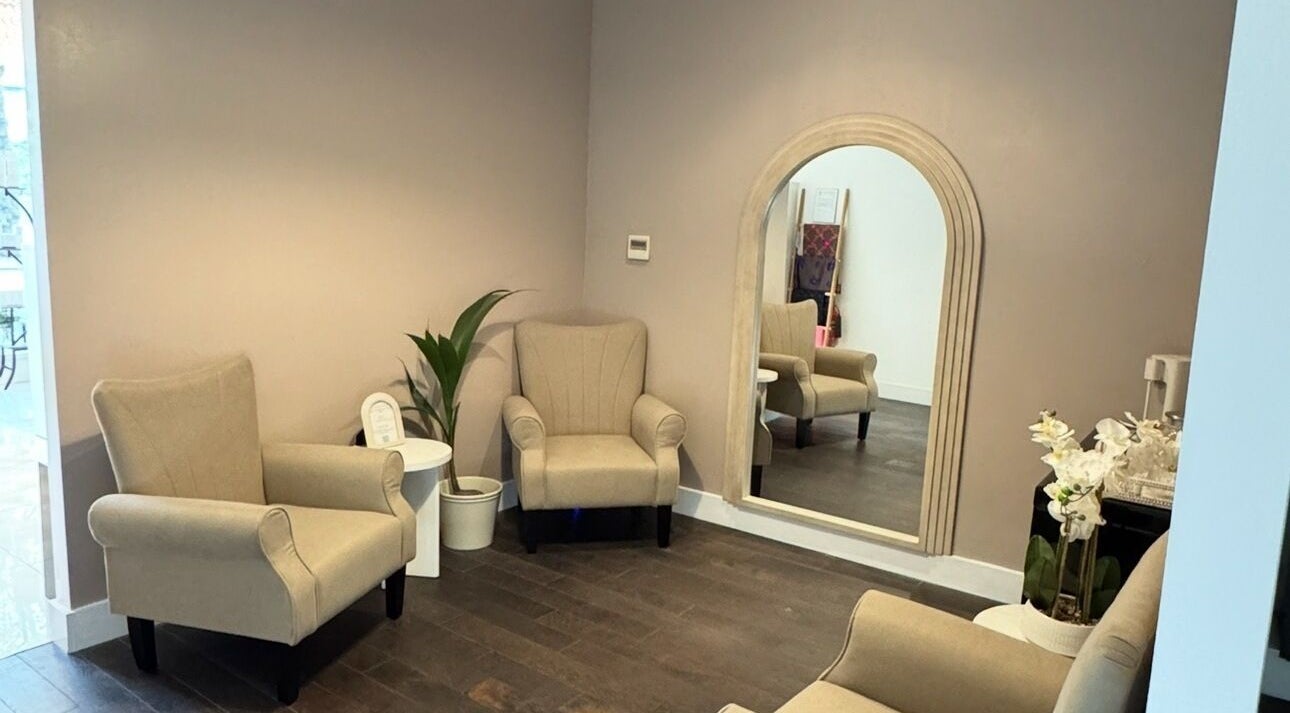 Relax in Ayanna Spa's cozy lounge with elegant decor in London, England, GB.