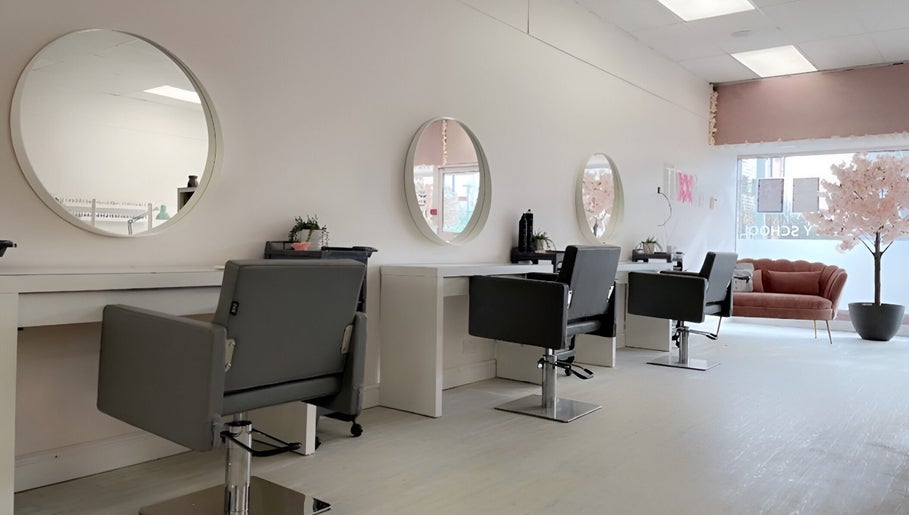 House of Luxxe Beauty Salon – kuva 1