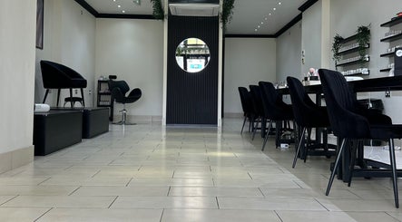 House of Luxxe Beauty Salon