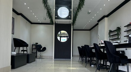 House of Luxxe Beauty Salon image 2