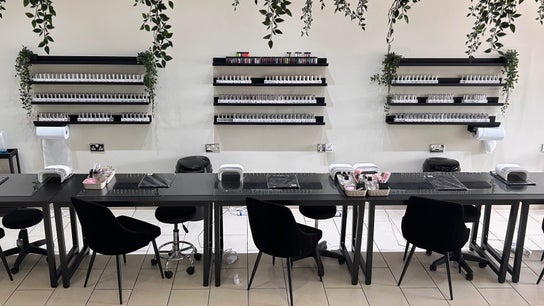 House of Luxxe Beauty Salon